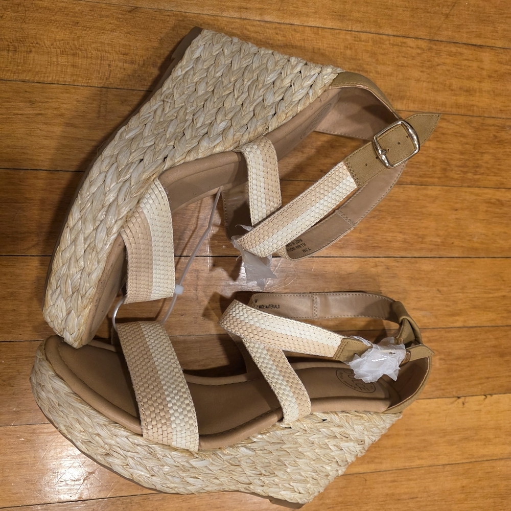 Mojo Moxy Tan Wedge Sandals